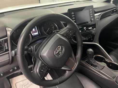 Used 2021 Toyota Camry SE image 10