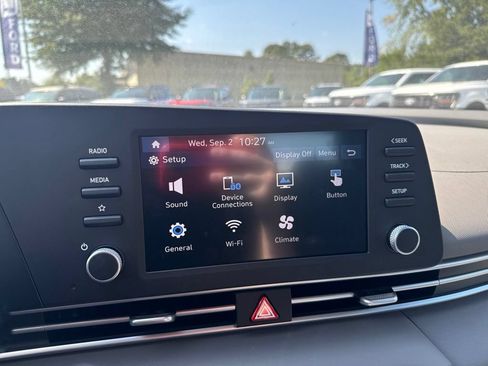 Used 2025 Hyundai Elantra Sport FWD image 17