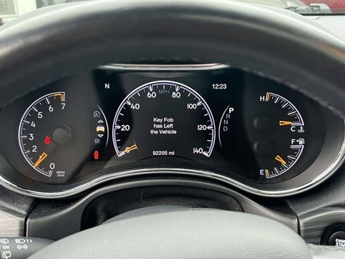 Used 2019 Jeep Grand Cherokee Altitude image 23