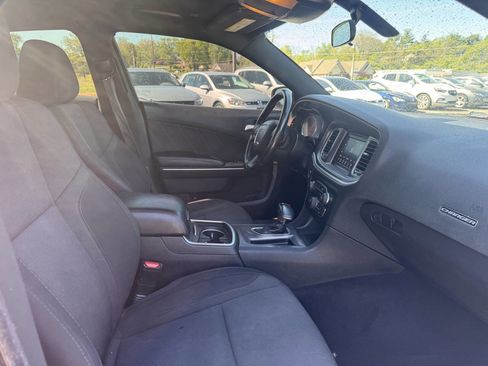 Used 2019 Dodge Charger SXT RWD image 20