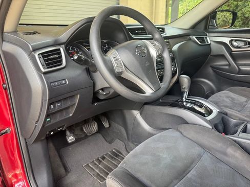Used 2016 Nissan Rogue SV FWD image 11