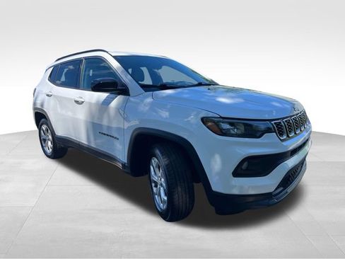 Used 2024 Jeep Compass Latitude AWD/4WD image 20