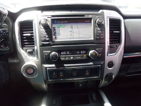 Used 2017 Nissan Titan SV RWD image 4