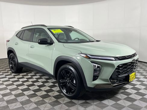 Used 2025 Chevrolet Trax ACTIV w/ Driver Confidence Package image 3