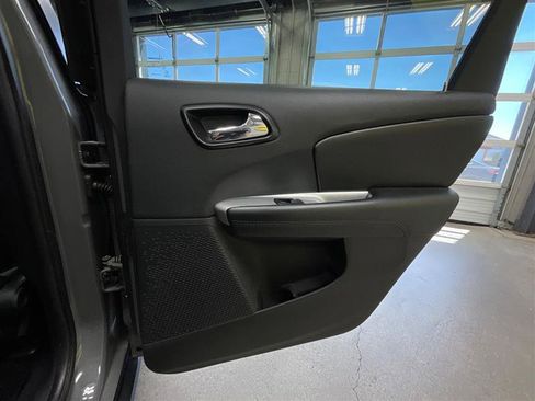 Used 2019 Dodge Journey SE image 21