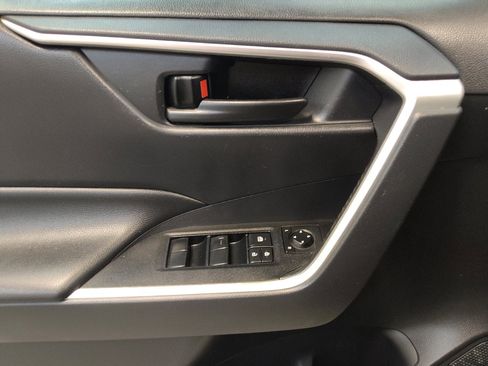 Used 2019 Toyota RAV4 LE w/ All Weather Liner Package AWD/4WD image 27