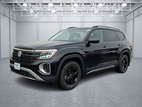 New 2026 Volkswagen Atlas Peak Edition image 2