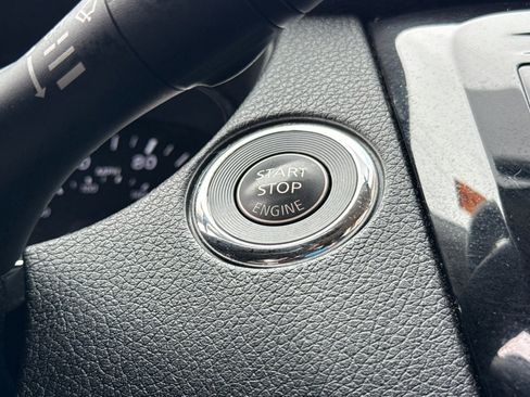 Used 2014 Nissan Rogue SV AWD/4WD image 33