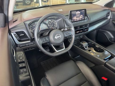 Used 2023 Nissan Rogue SV w/ SV Premium B Package FWD image 3