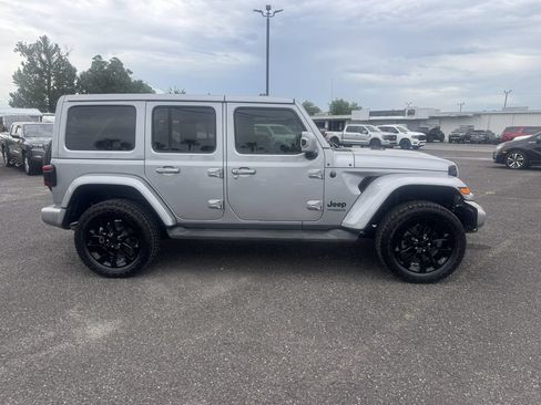 Used 2020 Jeep Wrangler Unlimited Sahara AWD/4WD image 4