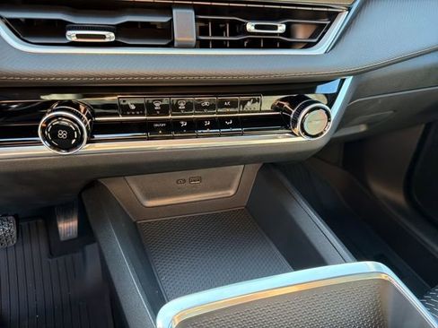 New 2026 Chevrolet Equinox LT w/ Safety and Technology Package FWD image 30