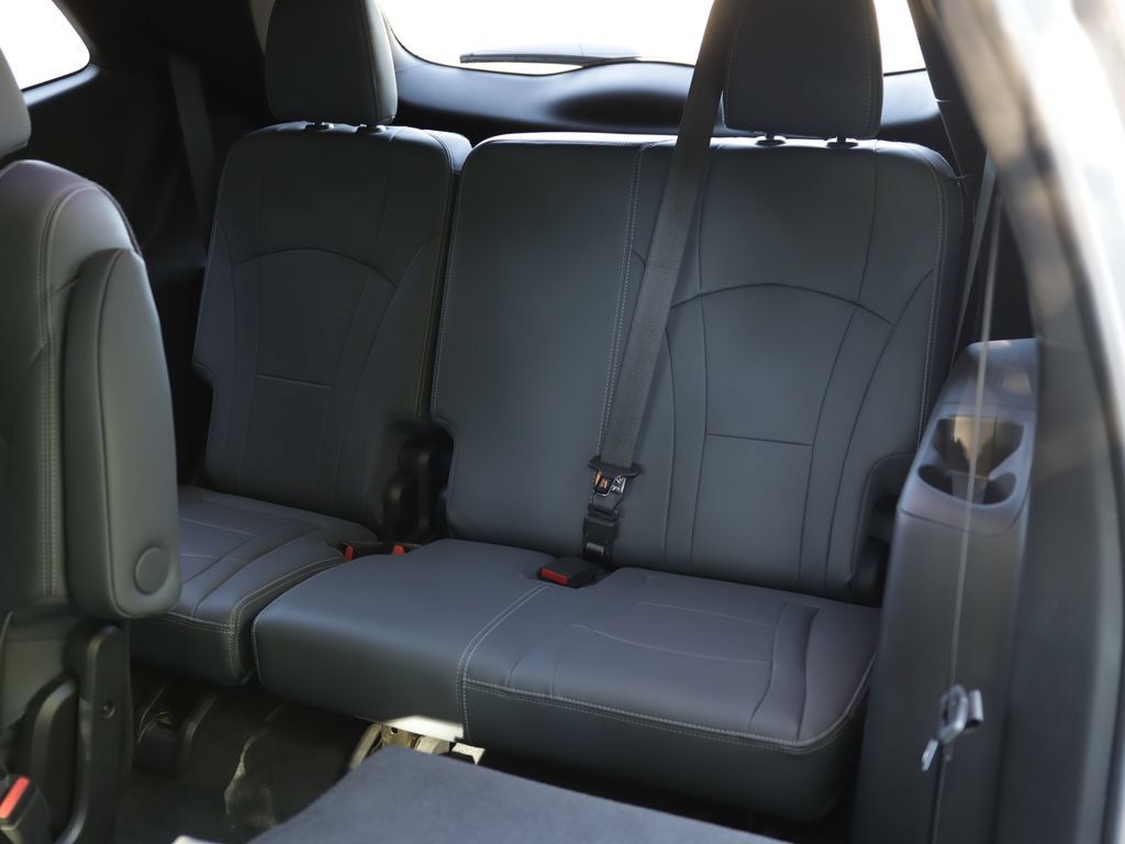 Used 2023 Buick Enclave Essence w/ Sport Touring Edition FWD image 26