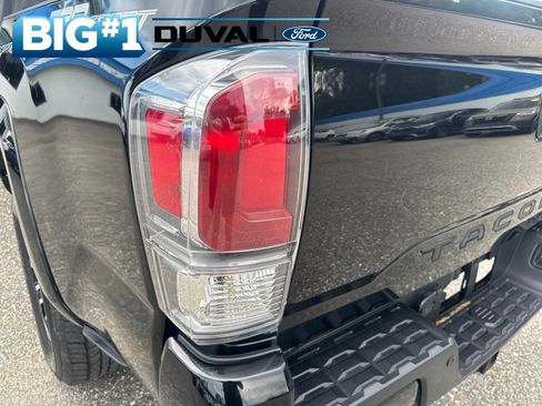 Used 2022 Toyota Tacoma TRD Sport w/ Technology Package RWD image 7