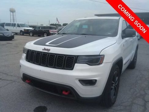 Used 2017 Jeep Grand Cherokee Trailhawk w/ Trailhawk Luxury Group AWD/4WD image 2