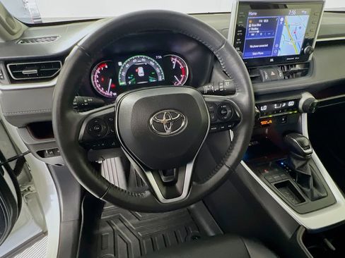 Used 2022 Toyota RAV4 Limited FWD image 11