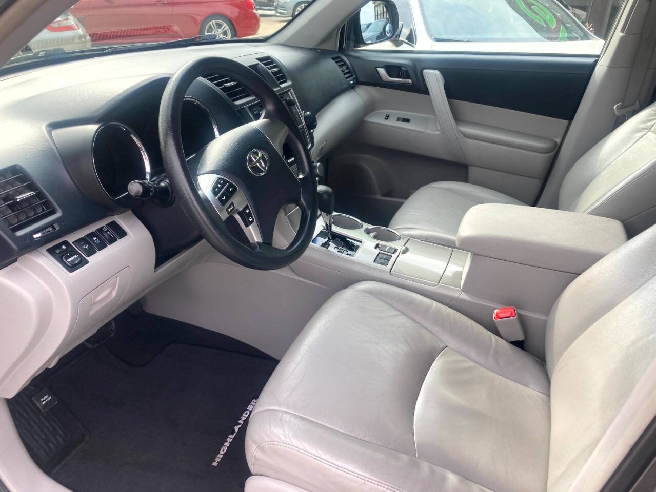 Used 2013 Toyota Highlander Plus FWD image 12