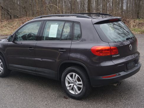 Used 2016 Volkswagen Tiguan S image 22