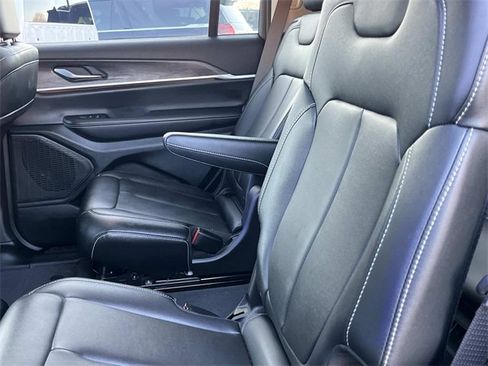Used 2024 Jeep Grand Cherokee L Limited image 21