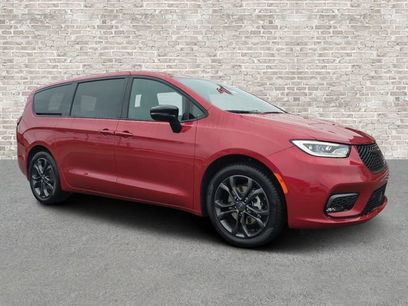New 2026 Chrysler Pacifica Select