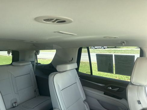 Used 2023 GMC Yukon Denali AWD/4WD image 14