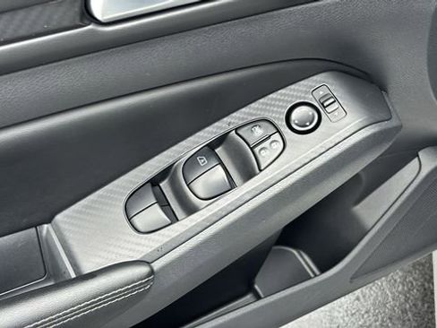 Used 2025 Nissan Altima 2.5 SV FWD image 10