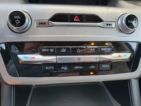 Used 2023 Ford Explorer 4WD image 37