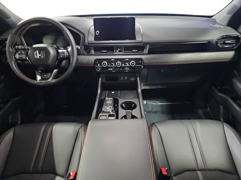 Used 2025 Honda Pilot TrailSport image 9