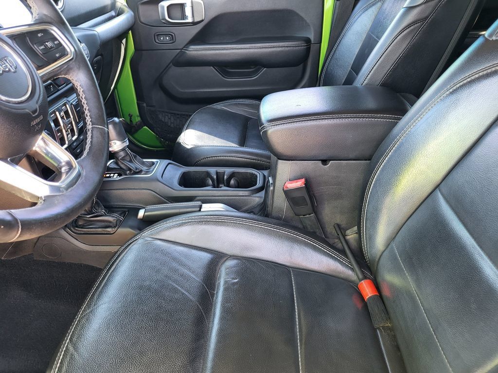 Used 2018 Jeep Wrangler Unlimited Sahara AWD/4WD image 22