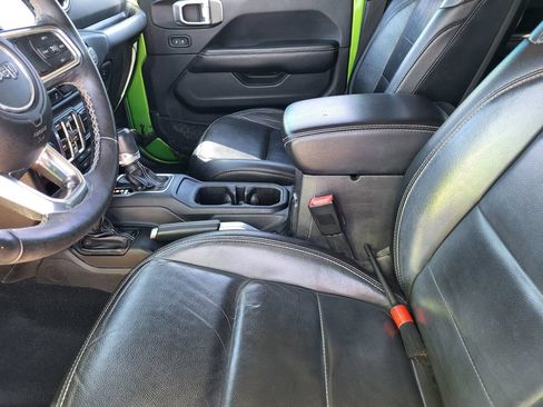 Used 2018 Jeep Wrangler Unlimited Sahara AWD/4WD image 22