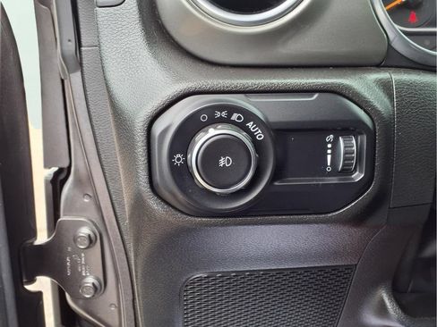 Used 2023 Jeep Wrangler Unlimited Sahara AWD/4WD image 17