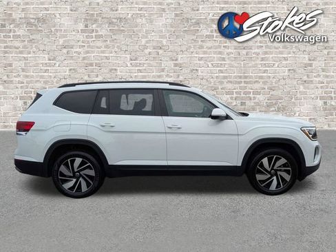 Certified 2025 Volkswagen Atlas SE FWD image 3