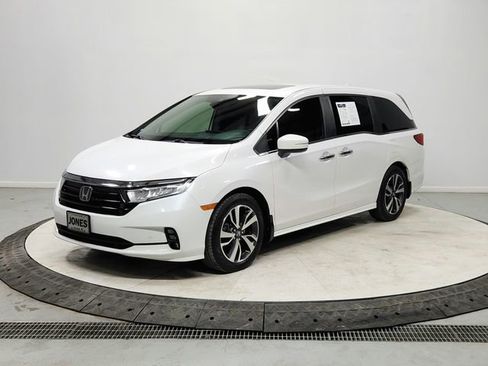 Used 2023 Honda Odyssey Touring image 3