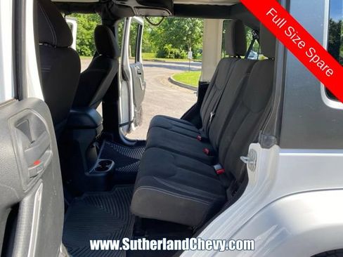 Used 2016 Jeep Wrangler Unlimited Sahara AWD/4WD image 30