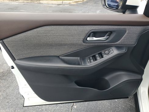 Certified 2021 Nissan Rogue SV image 8