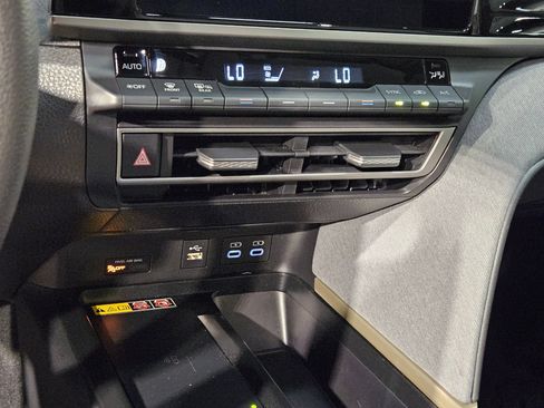 Used 2025 Toyota Camry LE FWD image 31