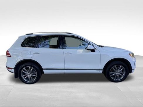 Used 2015 Volkswagen Touareg Sport AWD/4WD image 4