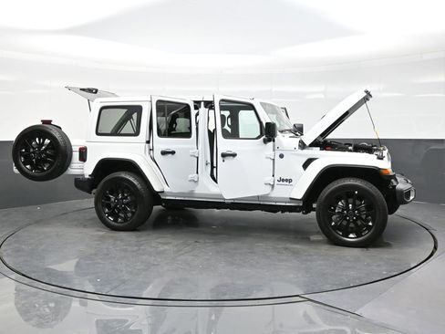 Used 2025 Jeep Wrangler Unlimited Sahara w/ Safety Group AWD/4WD image 45