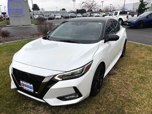 Used 2022 Nissan Sentra SR w/ SR Premium Package image 48