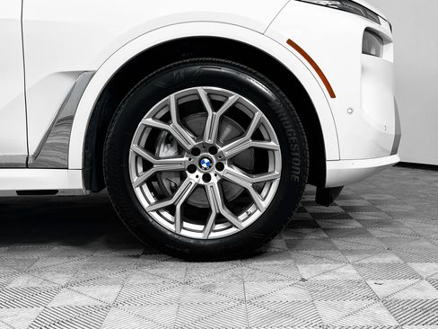 Used 2024 BMW X7 xDrive40i w/ Executive Package image 9