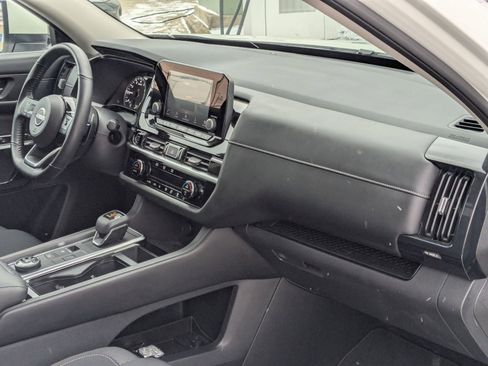 Used 2022 Nissan Pathfinder SV w/ SV Premium Package image 26