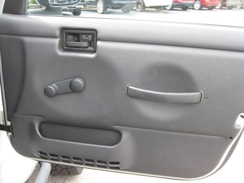 Used 2003 Jeep Wrangler X AWD/4WD image 19
