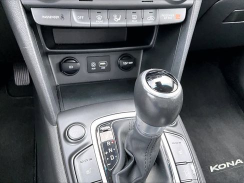 Used 2019 Hyundai Kona Limited image 32