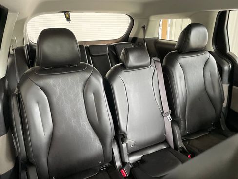 Used 2026 Kia Carnival FWD image 24