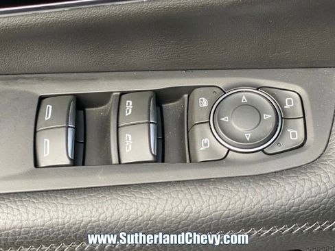 Used 2025 GMC Yukon Denali AWD/4WD image 15