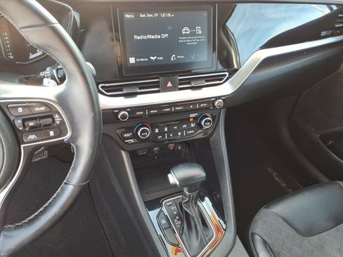 Used 2022 Kia Niro EX image 25