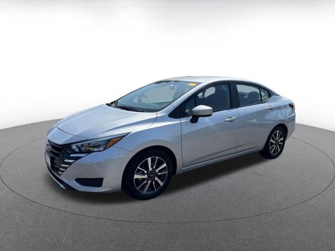 Used 2025 Nissan Versa SV FWD image 4