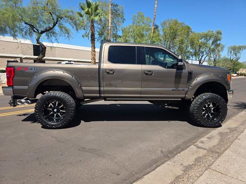 Used 2017 Ford F250 Lariat w/ Lariat Ultimate Package AWD/4WD image 26