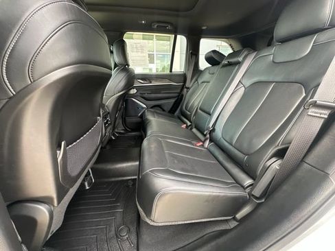 Used 2022 Jeep Grand Cherokee Overland AWD/4WD image 14