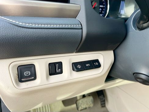 Used 2022 GMC Acadia Denali w/ Denali Ultimate Package image 10