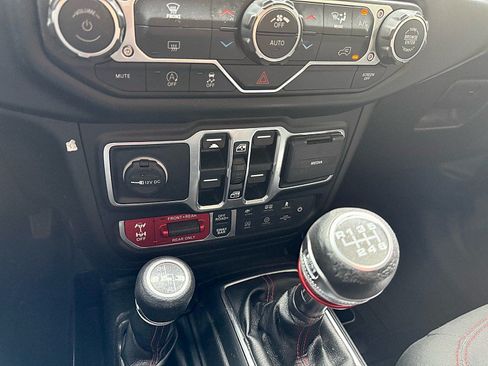 Used 2021 Jeep Wrangler Unlimited Rubicon AWD/4WD image 26